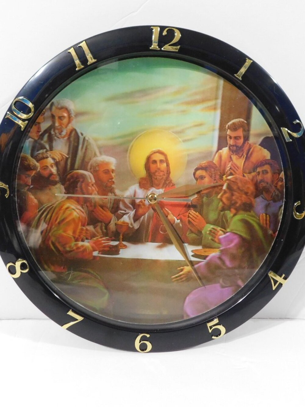 VTG Sabre Quartz Jesus Last Supper 3D Holographic Analog Round Wall Clock 11.25"